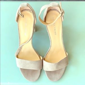 Ivanka Trump Womens suede Klover Heeled Sandal